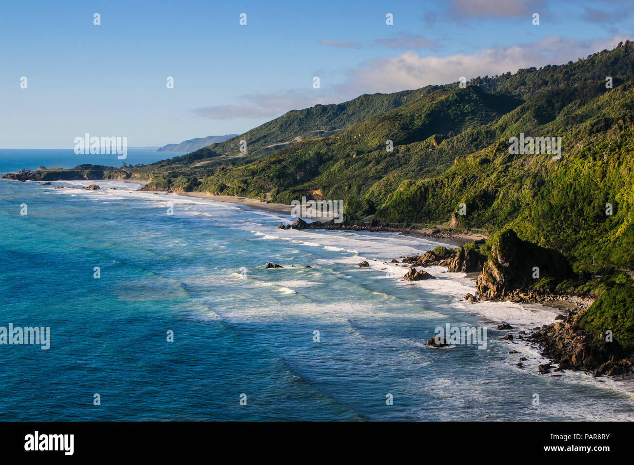 Intacta costa oeste entre Greymouth y Westport, Isla del Sur, Nueva Zelanda Foto de stock