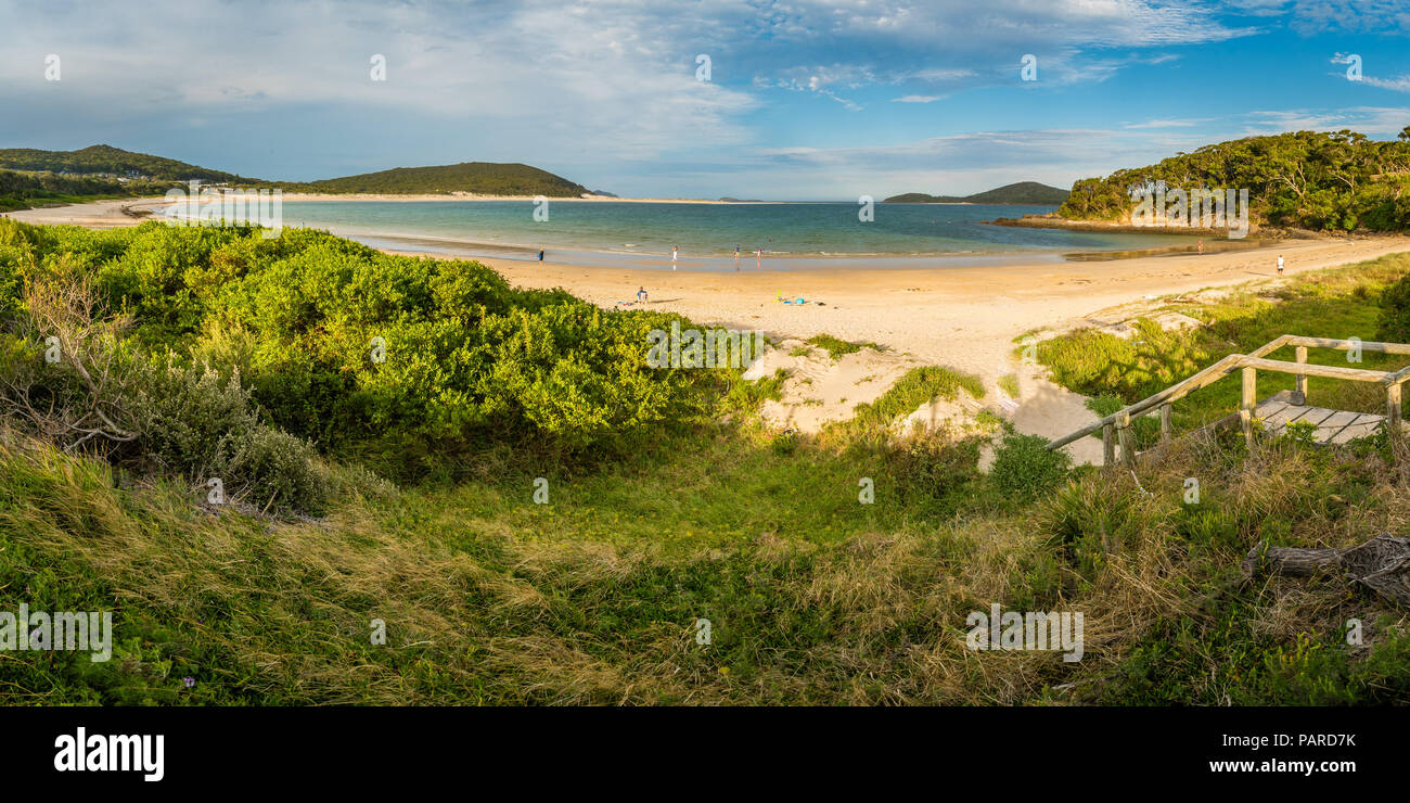 Panorama de Fingal Bay Beach y Nelson Bay en Port Stephens, Australia Foto de stock