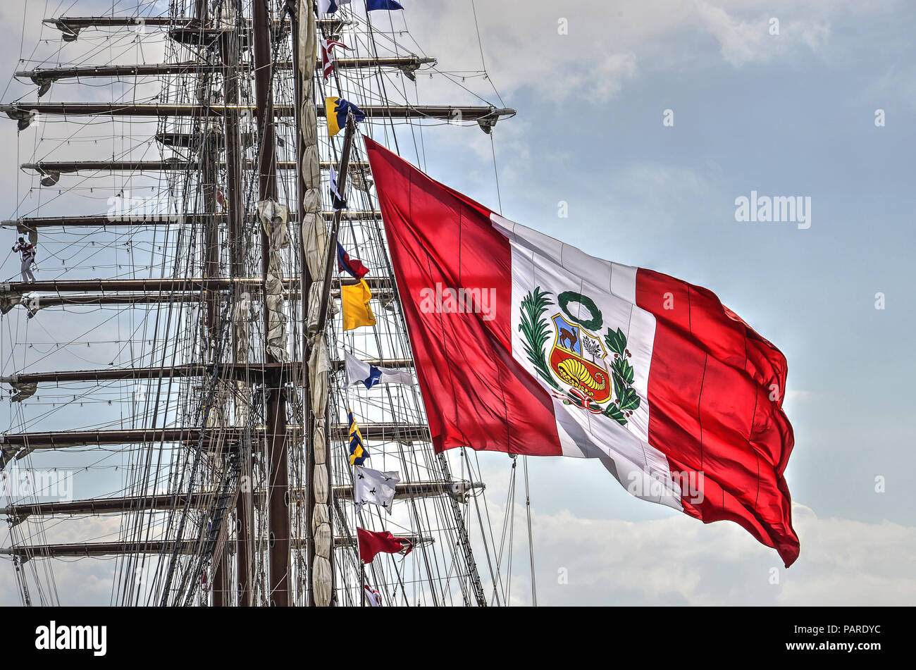 Rotterdam, Países Bajos, 9 de agosto de 2017 gran bandera del Perú en