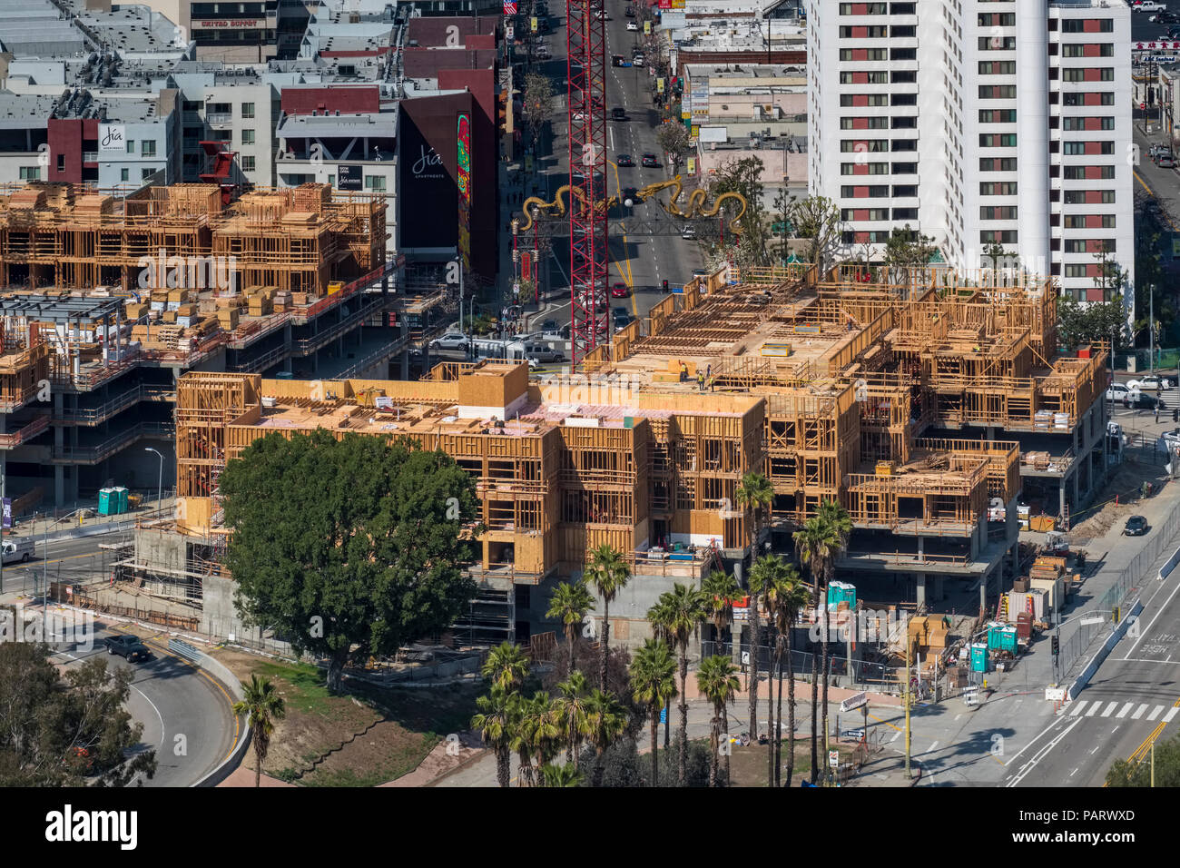 Sitio de construcción de apartamentos en Los Ángeles, Los Ángeles, California, Estados Unidos. Foto de stock