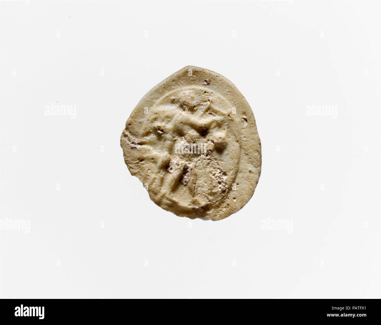 Vidrio cameo: Apollo. Cultura: La Romana. Dimensiones: Longitud: 5/8 pulg. (1,6 cm). Fecha: 1 de siglo AC-3ª siglo A.D.. Apollo con manto colgando de su espalda, tocando la lira. Museo: Museo Metropolitano de Arte, Nueva York, Estados Unidos. Foto de stock