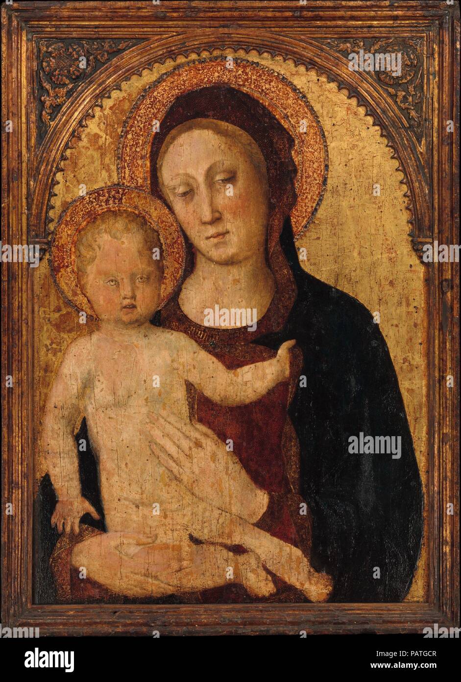 La Virgen y el niño. Artista: Jacopo Bellini (italiano, veneciano, active 1424-70). Dimensiones: En general, con la parte superior arqueada, 34 1/2 x 25 in. (87,6 x 63,5 cm); superficie pintada 30 1/2 x 21 3/4 pulg. (77,5 x 55,2 cm). Fecha: probablemente 1440s. Jacopo Bellini dominó la pintura veneciana en los años centrales del siglo XV y fue una figura clave en la creación de la pintura del Renacimiento veneciano. Esta es una de sus raras pinturas existentes, probablemente se realizará en los 1440s. Lamentablemente, la superficie de la pintura ha perdido la mayoría de sus pigmentos. La multa, dañados, frame es original. Museo: El Museo de Arte Metropolitano, Nueva Foto de stock