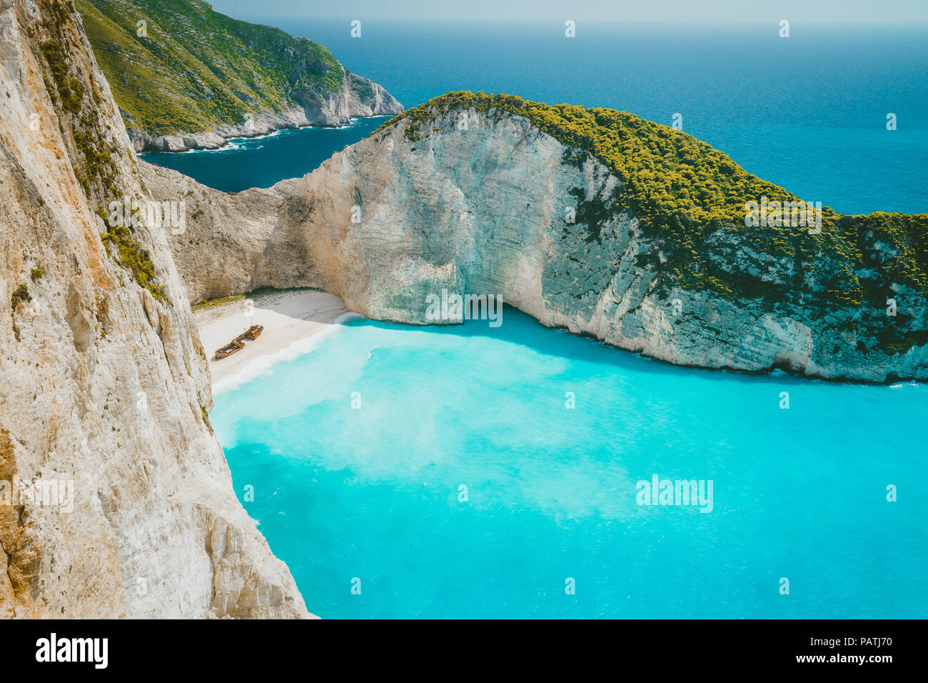 Famoso Naufragio En Playa Navagio Con Agua De Mar Azul Turquesa