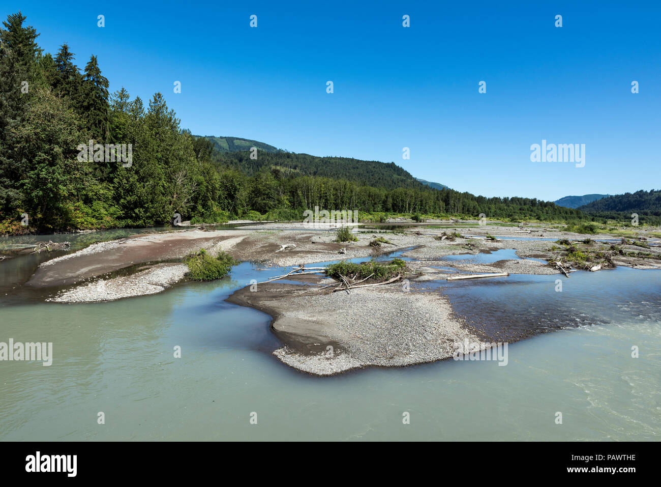 Río Nooksack trenzadas, Condado de Whatcom, Washington, EE.UU. Foto de stock