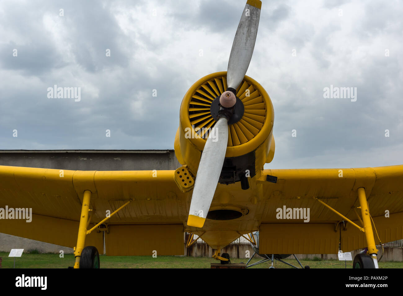KRUMOVO, Plovdiv, Bulgaria - 29 de abril de 2017: el Museo de la aviación cerca de el aeropuerto de Plovdiv, Bulgaria Foto de stock