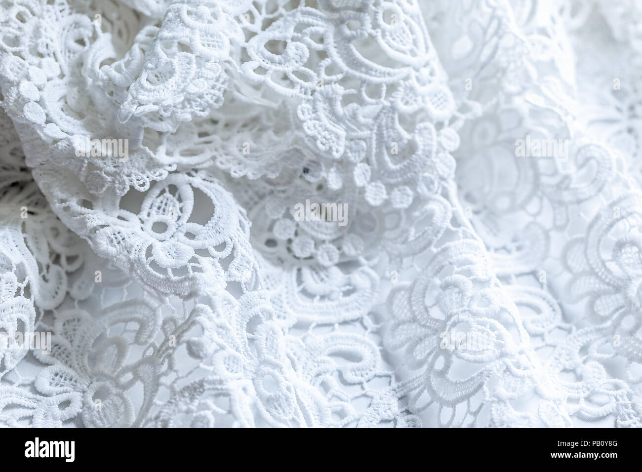 La textura del encaje sobre un fondo blanco. Primer plano de una tela Resumen Antecedentes de tela para un de novia Fotografía de stock - Alamy