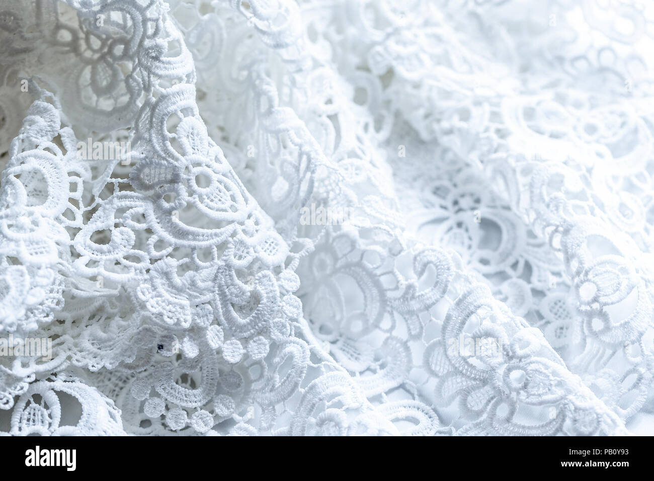 La textura del encaje sobre un fondo blanco. Primer plano de una tela Resumen Antecedentes de tela para un de novia Fotografía de stock - Alamy