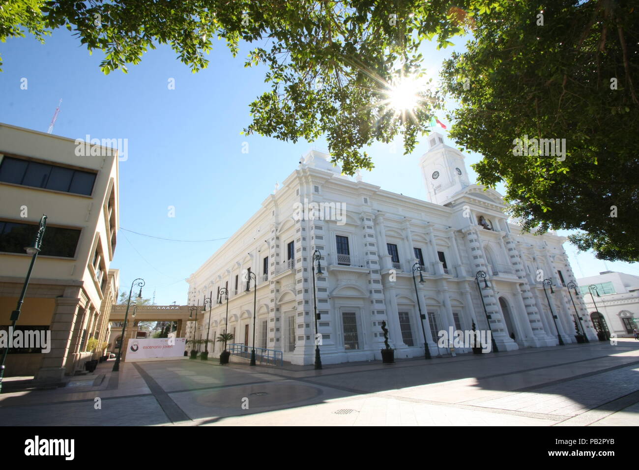 El palacio municipal de Hermosillo y palacio de gobierno del estado de Sonora Foto de stock