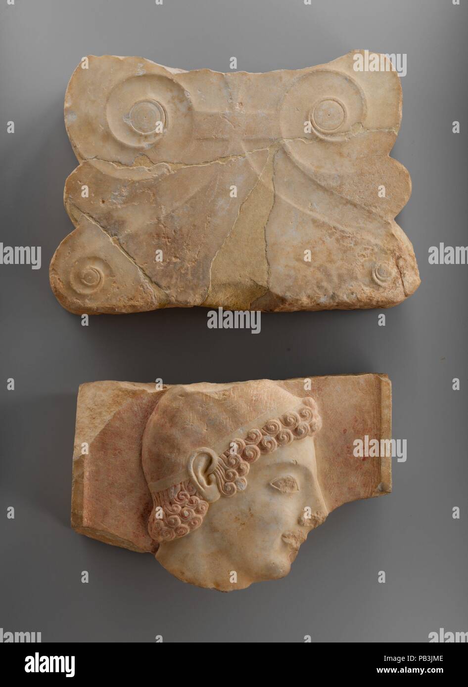 Finial de una estela de mármol (lápida). Cultura Griego, ático