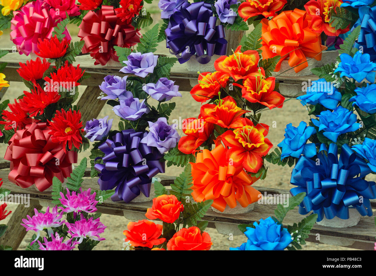 Coloridos arreglos florales a la venta para el día de la madre, la ciudad  de Río Grande, Texas, EE.UU Fotografía de stock - Alamy