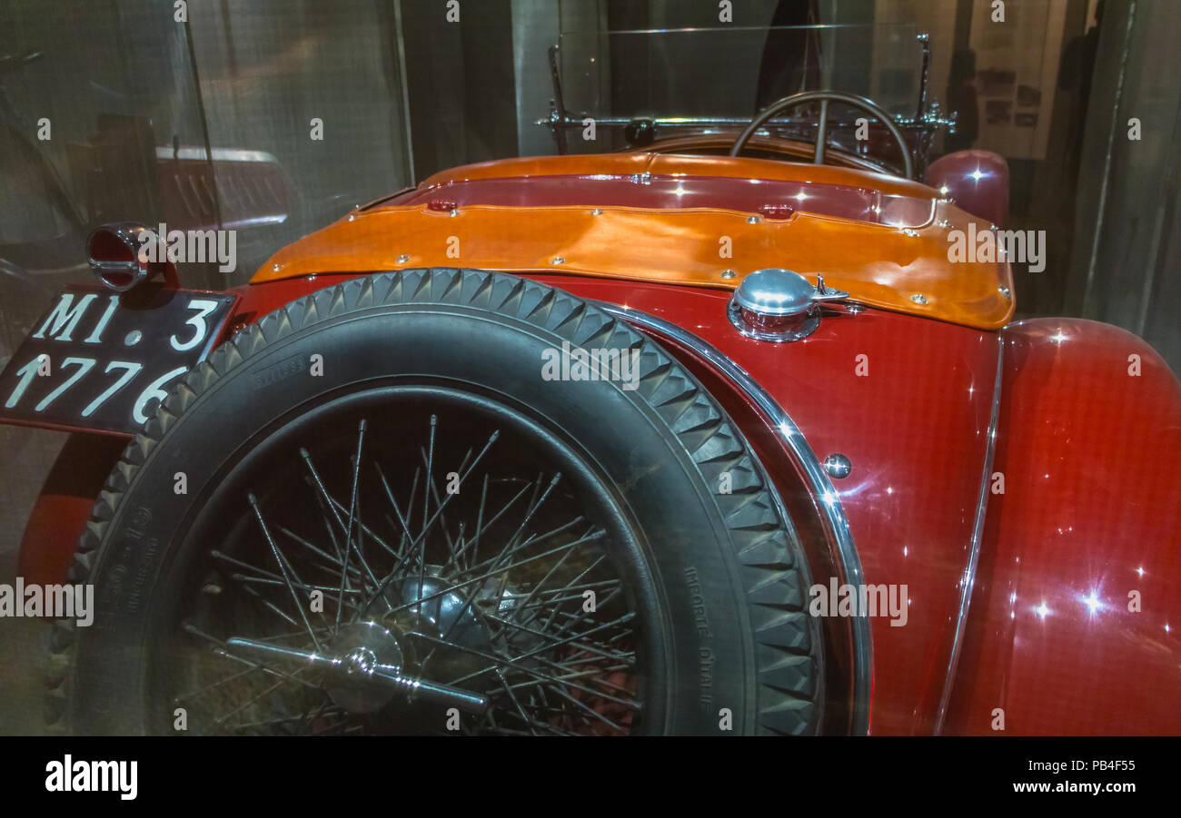 Mil??n, Italia 5 de noviembre de 2017 exposici??n de un Alfa Romeo