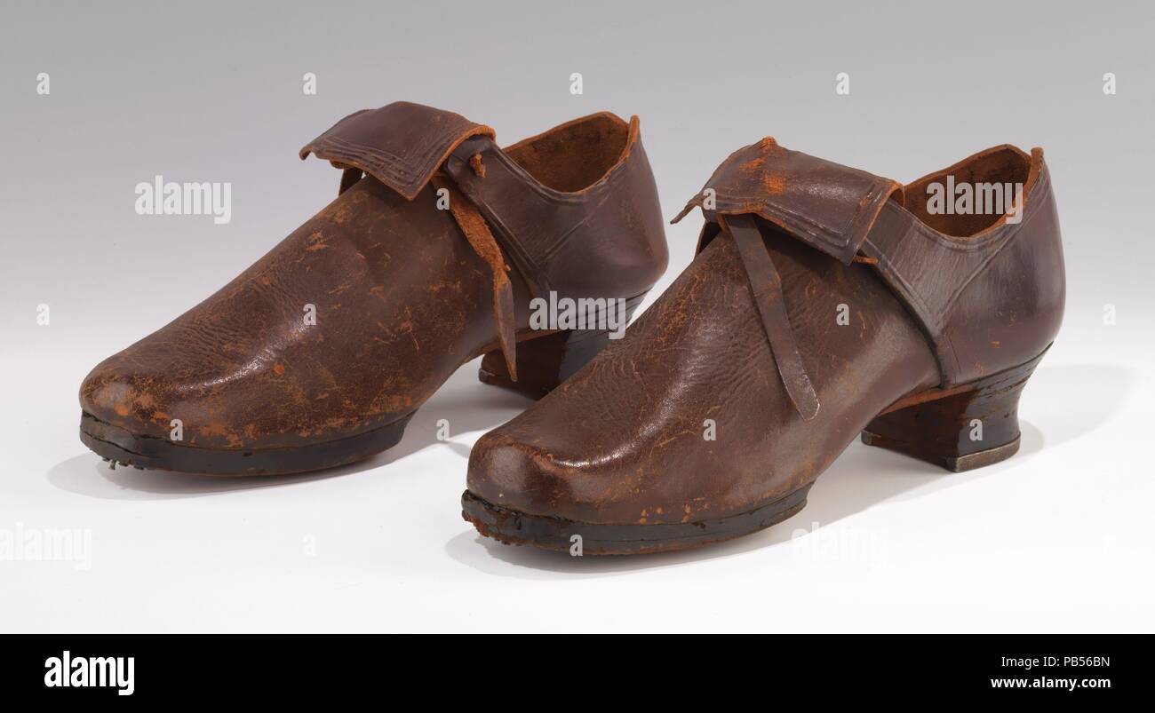 Los zapatos. Cultura: probablemente europeo. Fecha: 1725-50. Zapatos de  hombre sobrevivir en menor número que la mujer ropa y utilitarias son  particularmente escasos, como usualmente estaba desgastada y tirado a la  basura.