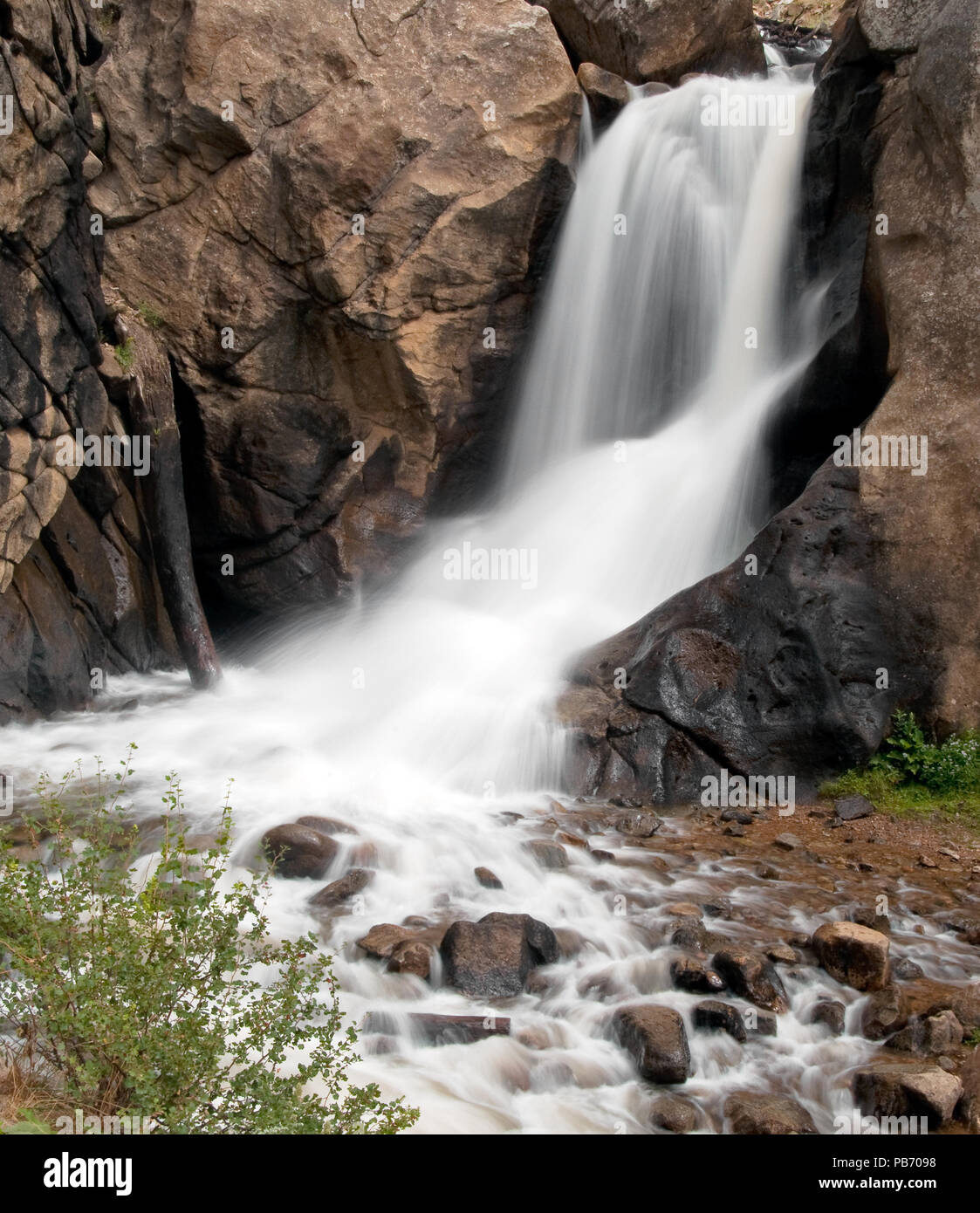 Boulder Falls Park en las Montañas Rocosas de Colorado Foto de stock