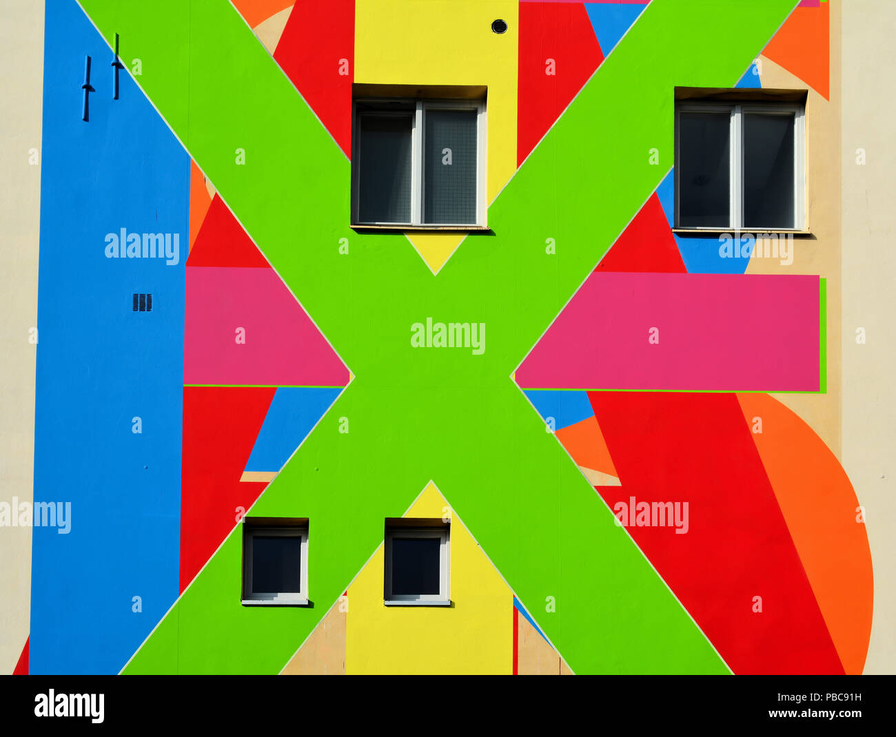 Colorida fachada de una casa en el centro de Berlín Foto de stock