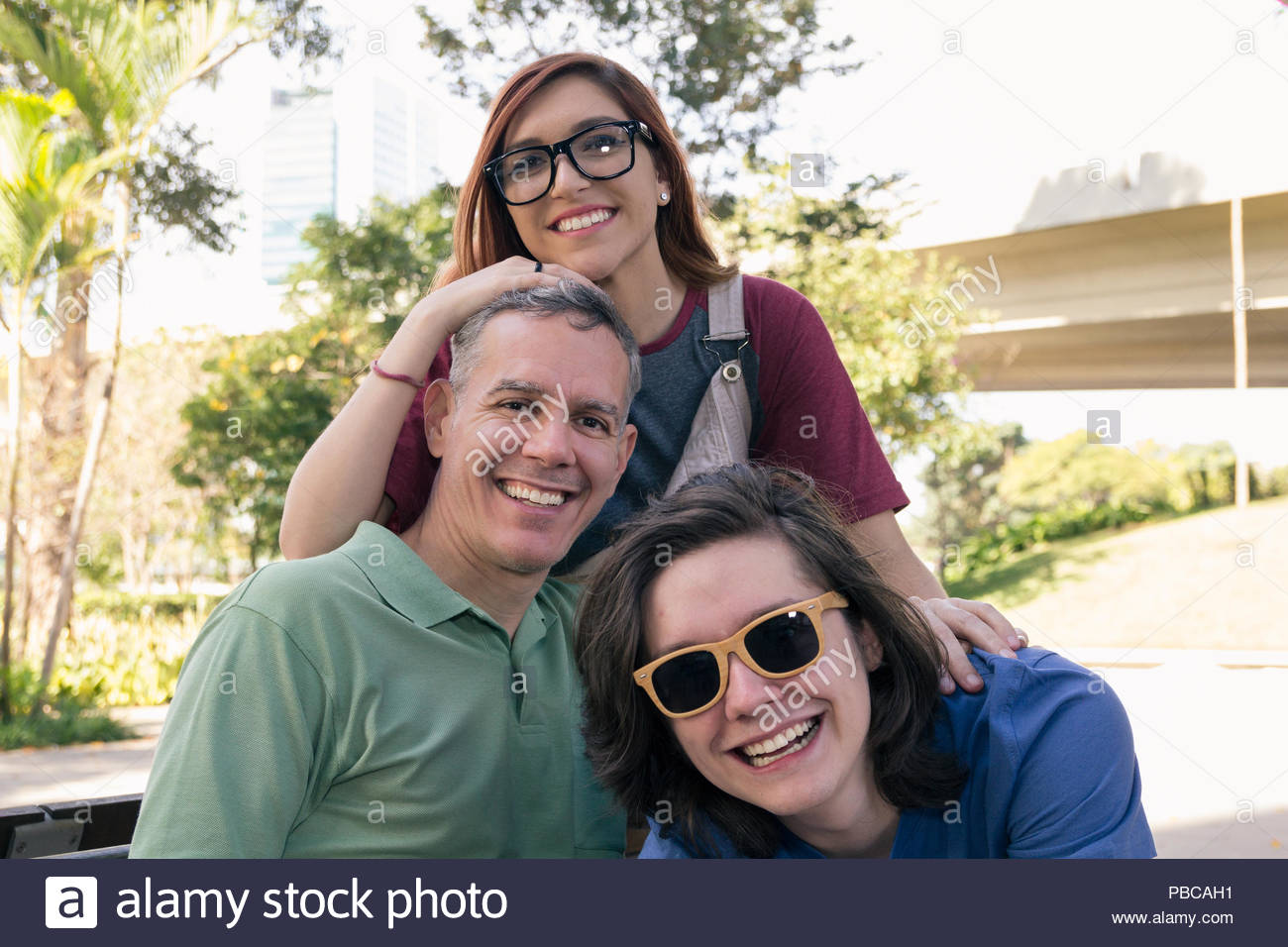 Hijo Y Sol Hija Con Padre Gafas Su E Retrato De Adolescente 0wnm8vNO