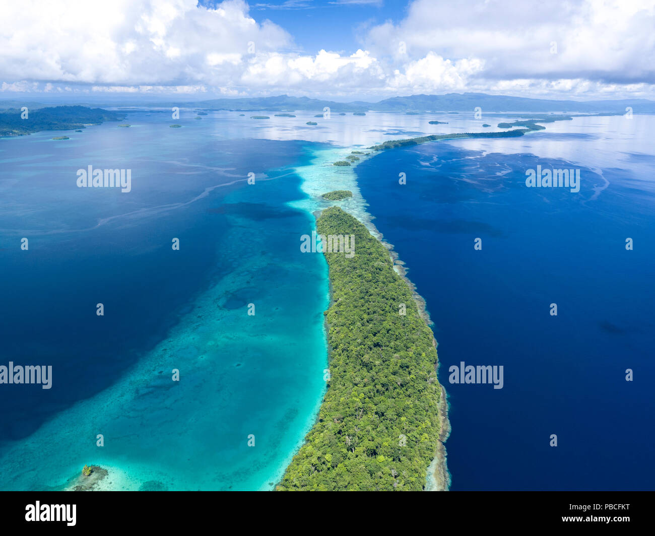 Imagen aérea de la Laguna Marovo, Islas Salomón Foto de stock