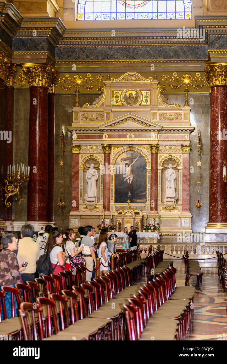 BUDAPEST, HUNGRÍA - 18 de agosto de 2014: la Basílica de San Esteban, una basílica católica romana en Budapest, Hungría. Es nombrado en honor de San Esteban, el primer K Foto de stock