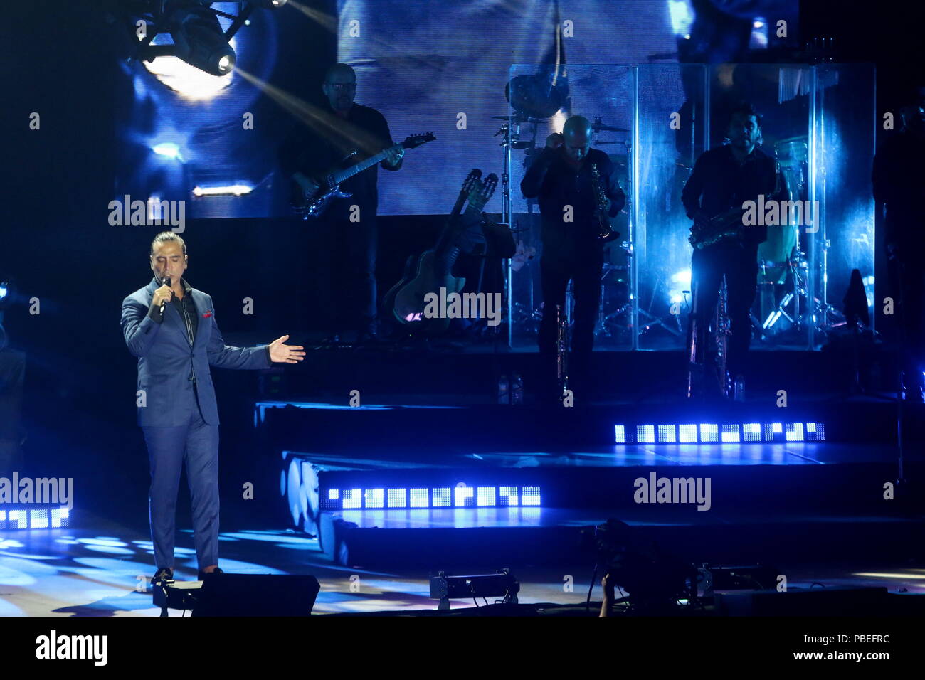 Fuengirola, España. El 27 de julio de 2018. Alejandro Fernández celebra sus  25 años de carrera musical en Fuengirola, donde jugó rancheras, pop,  serreÃ±o y las canciones de Reggaeton, así como canciones