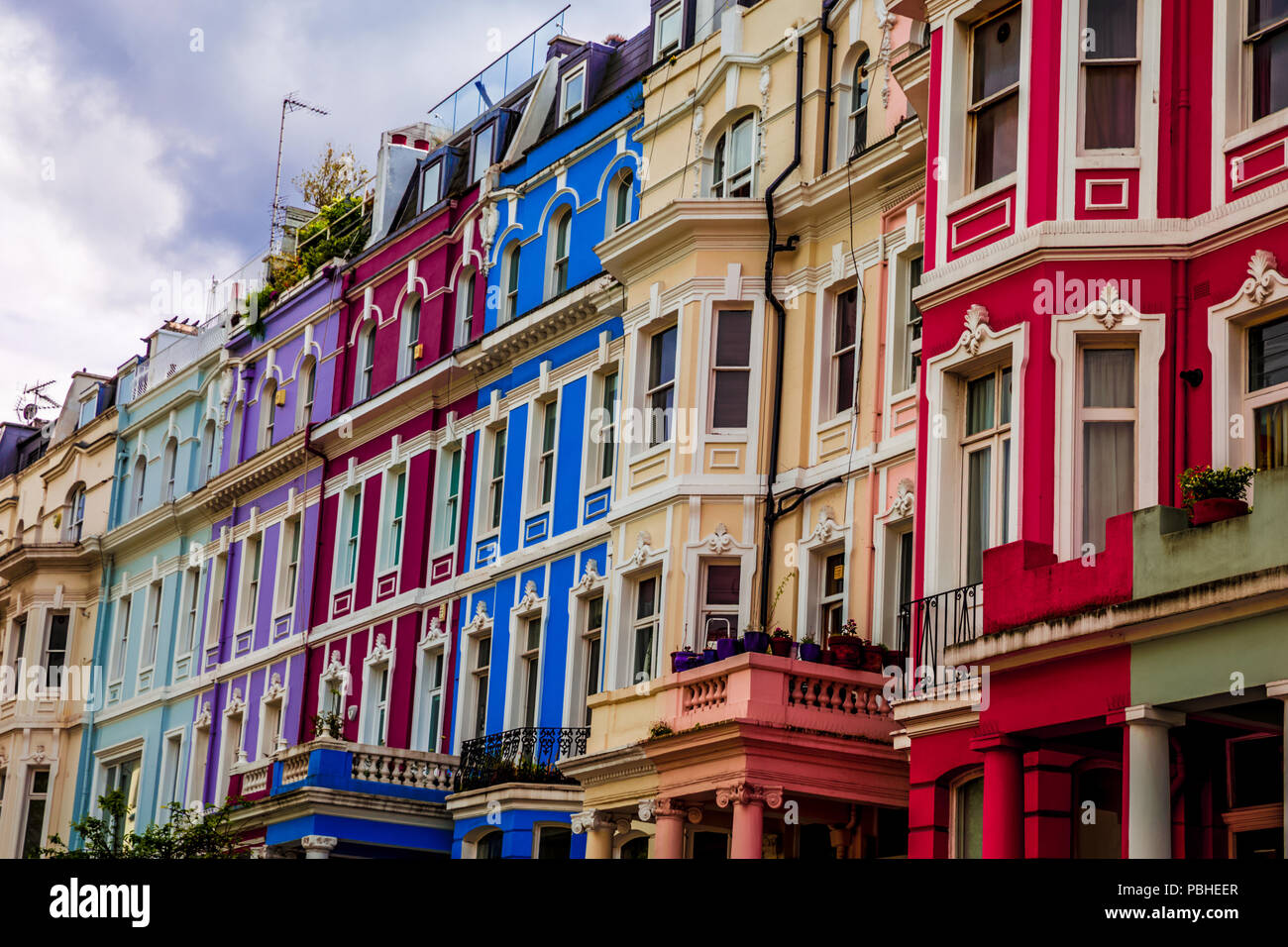 Coloridas casas típicas del barrio de Notting Hill, cerca de Portobello