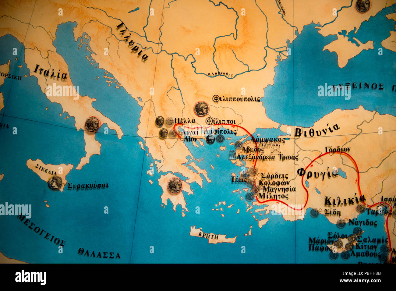 DION, Grecia - Mar 22, 2015: mapa geográfico en griego en el Museo  Arqueológico de Dion, Piería, Macedonia Central, Macedonia, Grecia. Este  museo fue establecido Fotografía de stock - Alamy