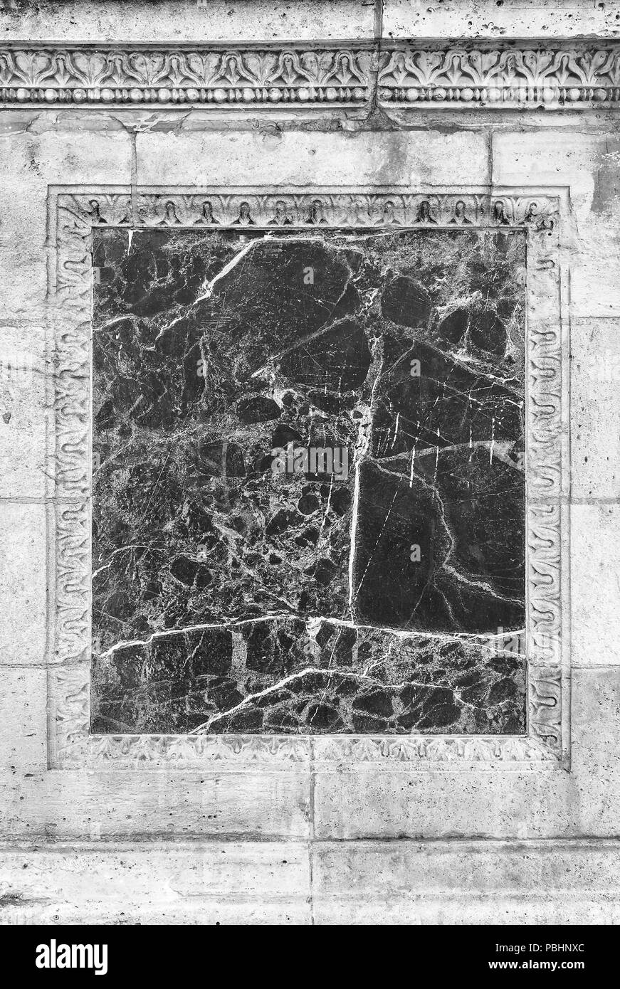 Inserto de mármol de un antiguo muro. Foto de stock