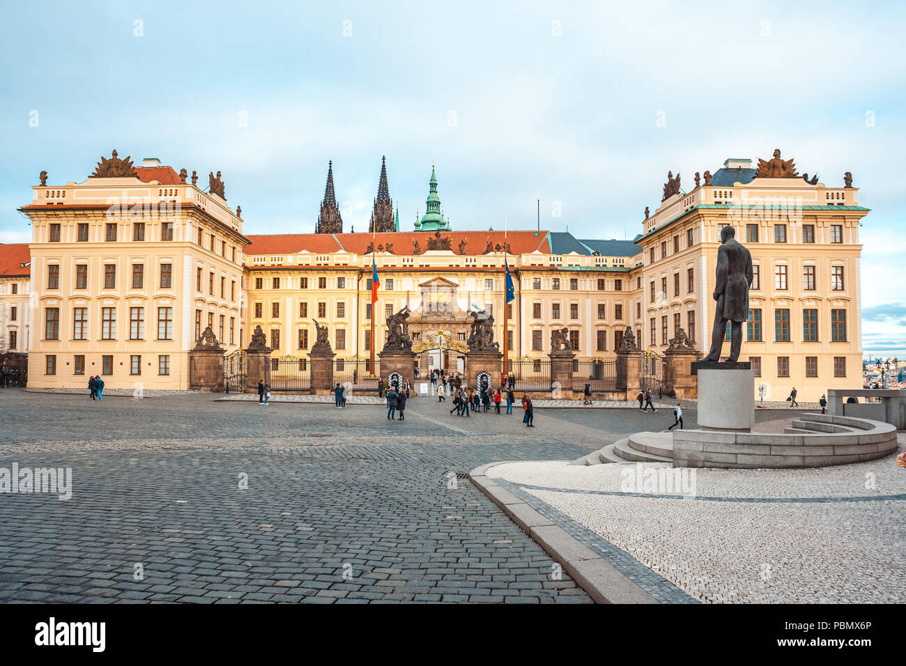 24.01.2018 Praga, República Checa - La residencia del presidente de la República Checa en el Castillo de Praga. Foto de stock