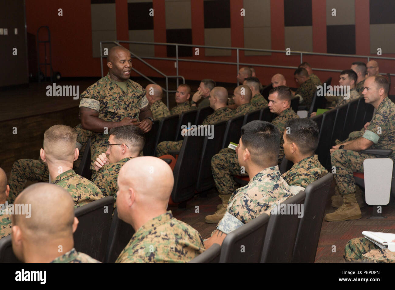 Young Marine Sergeant Major Fotos e Imágenes de stock - Alamy