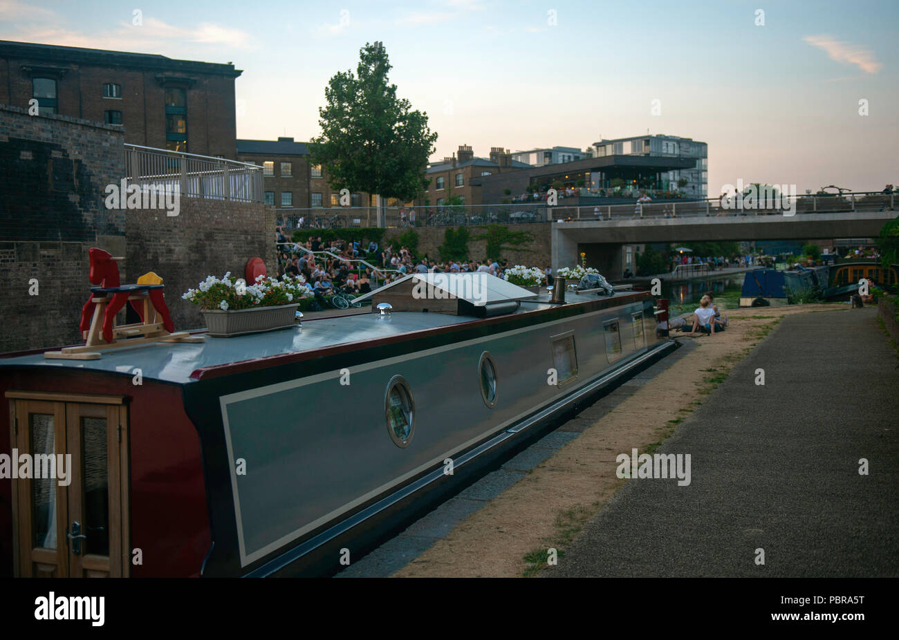 Regents Canal detrás de St Pancras, Londres Foto de stock