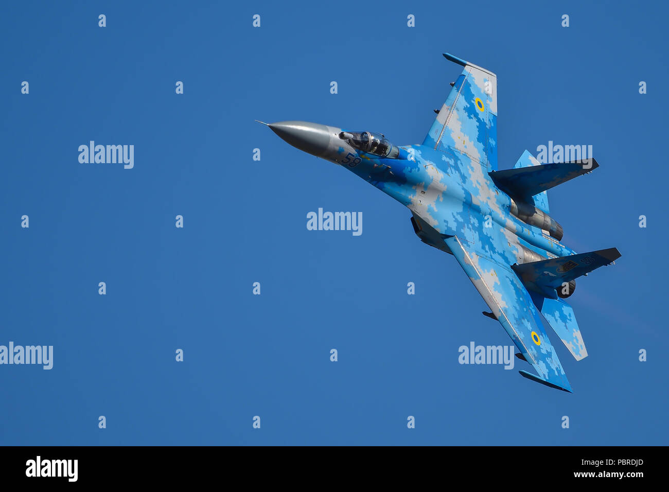 Fondo de pantalla de avión de combate fotografías e imágenes de alta  resolución - Alamy