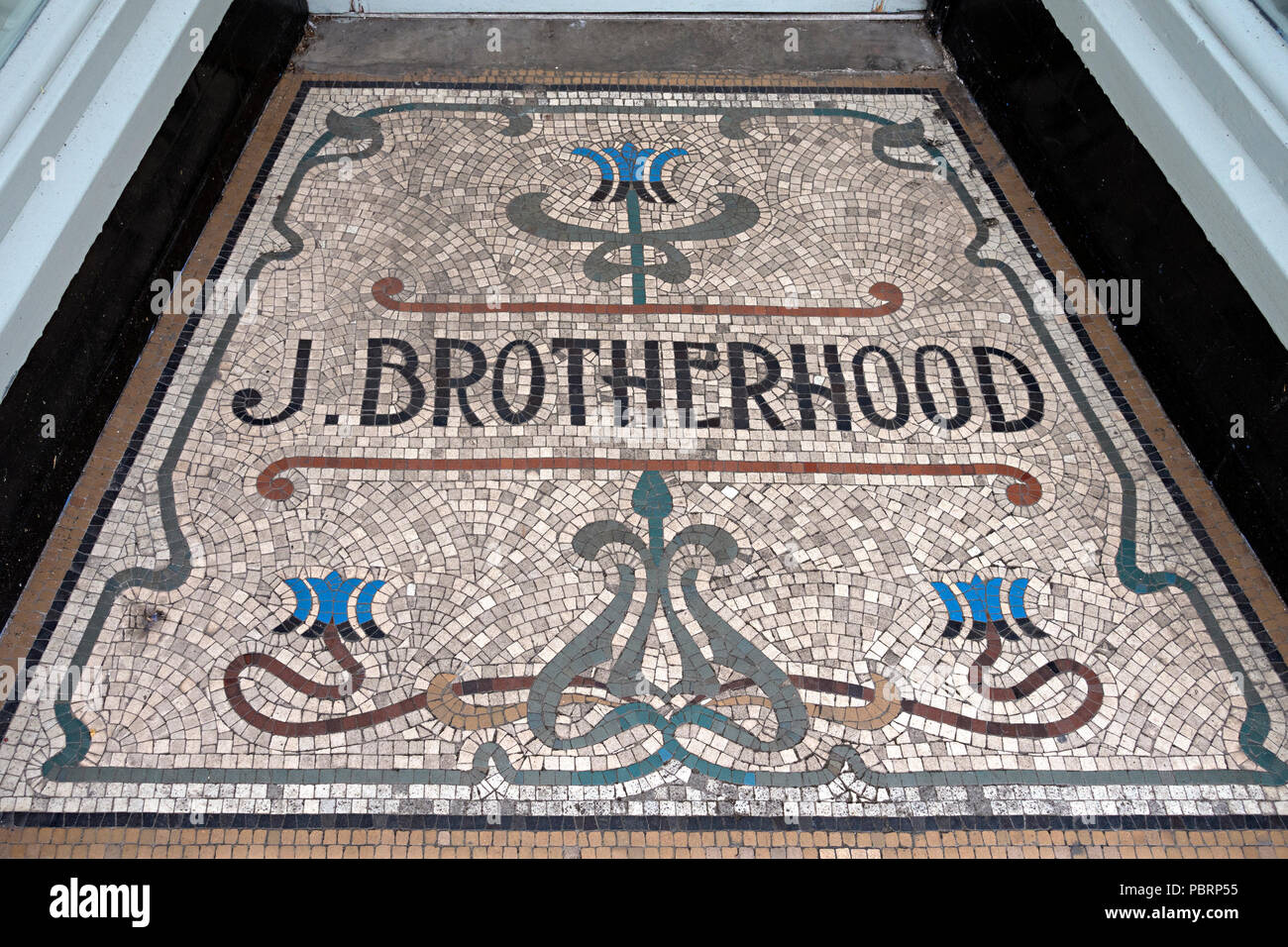 Pisos de mosaico cerámico puerta de entrada a la antigua tienda de ropa J. Hermandad, Melton Mowbray, Leicestershire Foto de stock