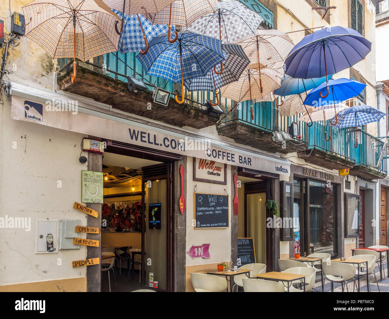 Paraguas Café Bar, Funchal, Madeira, Portugal Fotografía de stock - Alamy