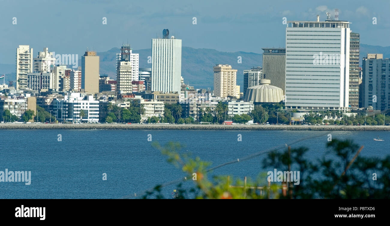 Visión clara de Nariman Point, Marine Drive, el "Queen's necklace' de