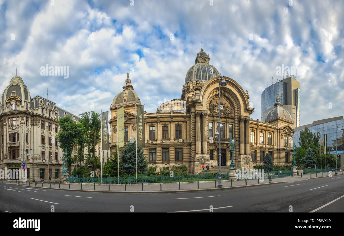 Bucarest, Rumania - 07.20.2018. Palacio de Depósitos y Consignaciones en Bucarest, Rumania, en una nublada mañana de verano Foto de stock
