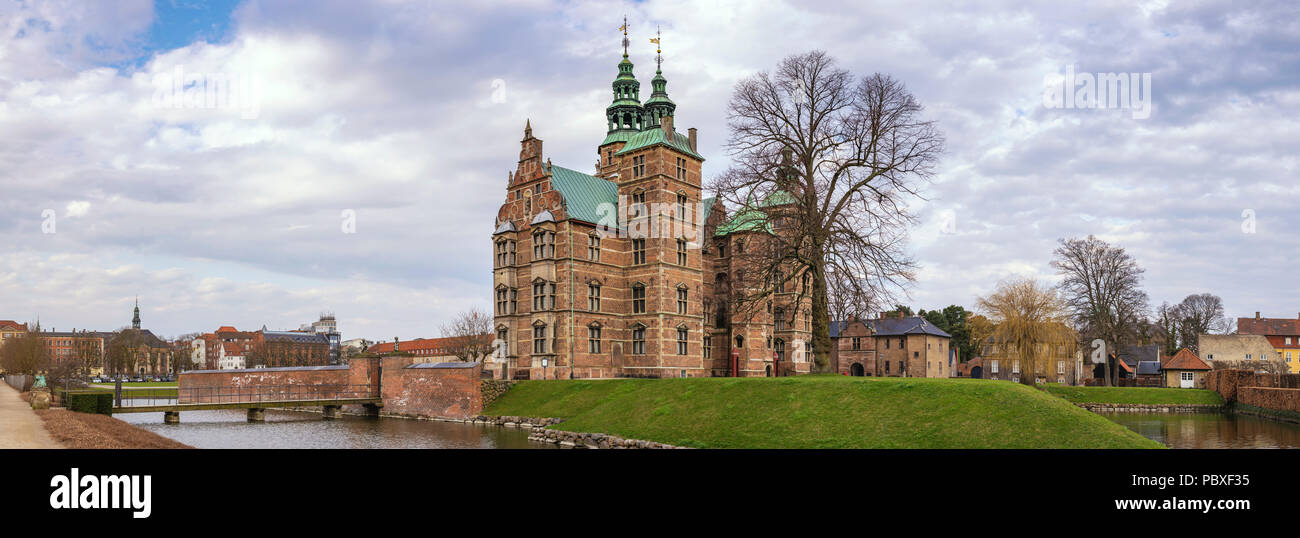 Panorama del horizonte de la ciudad de Copenhague en el castillo de Rosenborg, Copenhague, Dinamarca Foto de stock