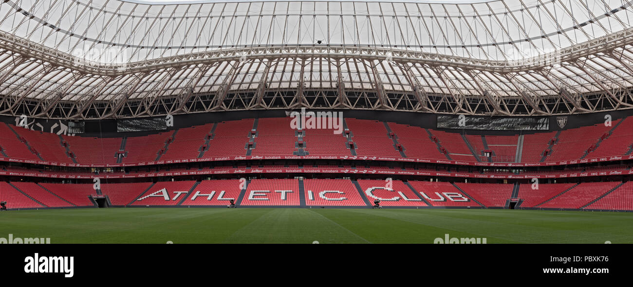 Vista panorámica de San Mamés, estadio de fútbol, hogar del Athletic Club de Bilbao, País Vasco, España. Foto de stock