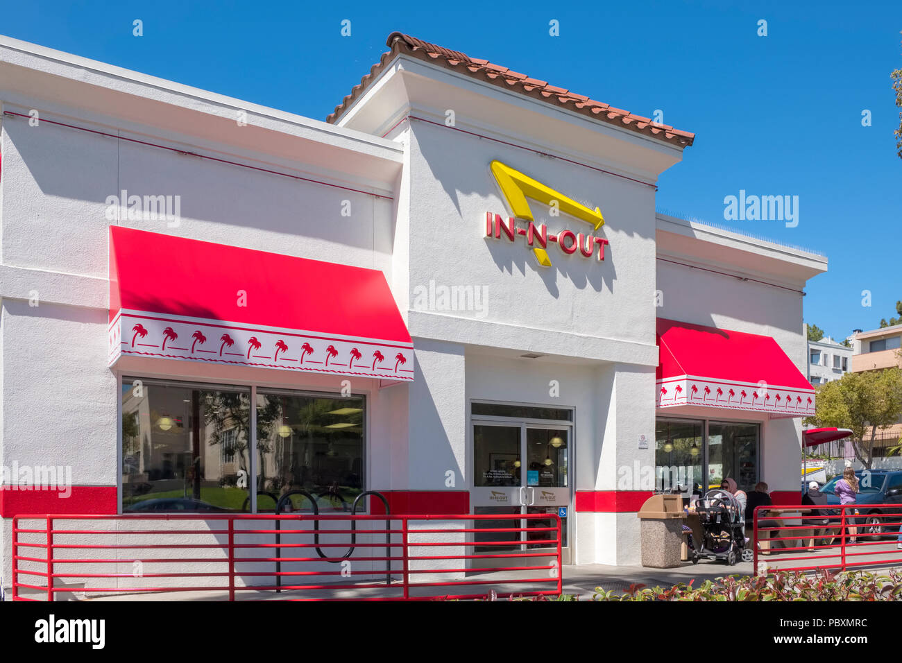 En N Out Burger restaurante de comida rápida construcción exterior, Hollywood, Los Ángeles, California, Los Ángeles, CA, EE.UU. Foto de stock