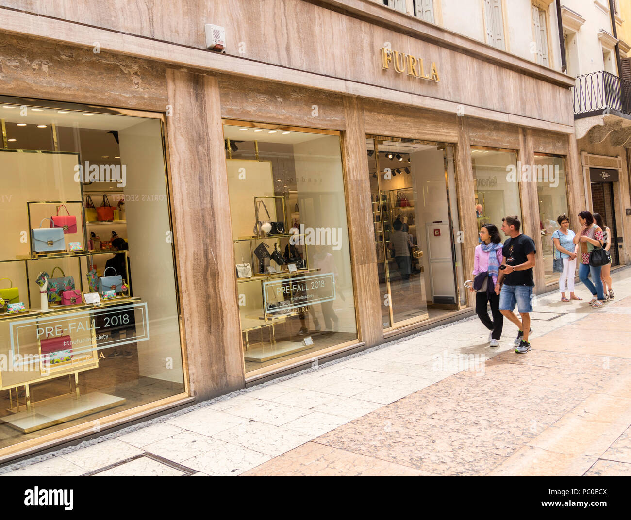 Furla bolsos de lujo tienda marca Verona Italy Fotografía de stock - Alamy