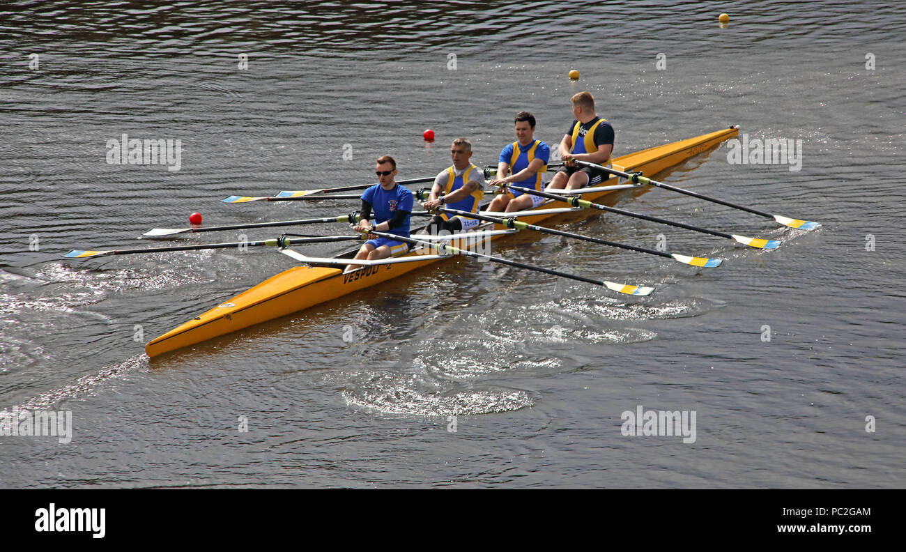WRC Mens Coxless Quad, en Warrington Verano 2018 Club de Remo regata, Howley Lane, el río Mersey, Cheshire, el Noroeste de Inglaterra, Reino Unido. Foto de stock