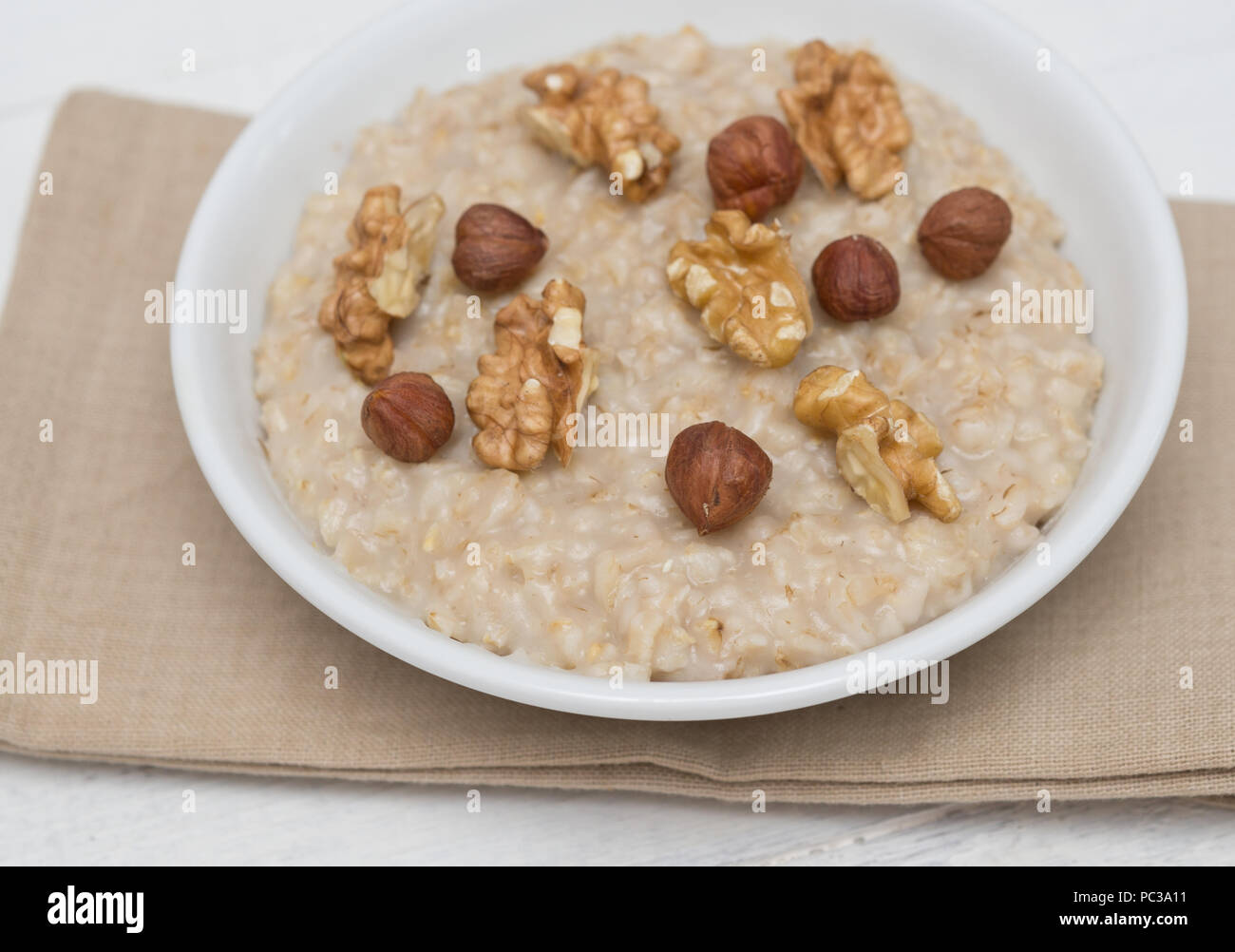 Avena Avena con nueces y avellanas Foto de stock