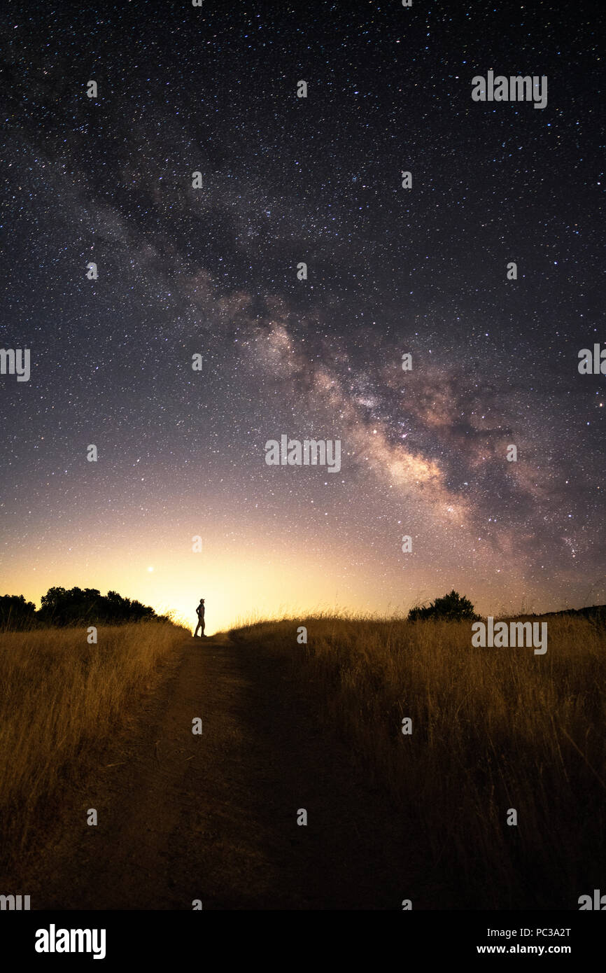 Mirando las estrellas fotografías e imágenes de alta resolución - Alamy