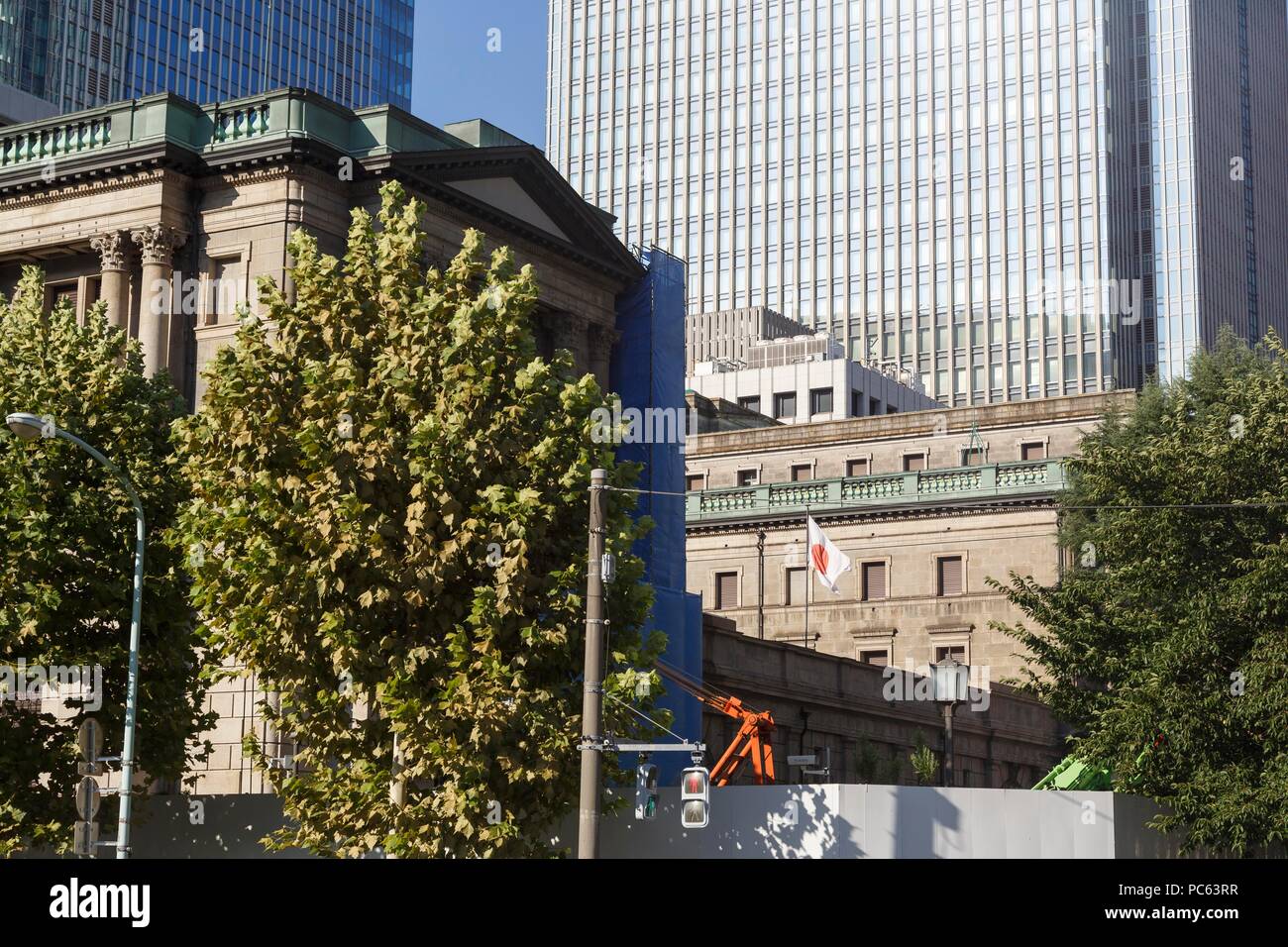 Una vista del Banco de Japón en construcción el 31 de julio de 2018, Tokio, Japón. El promedio Nikkei Stock terminado hasta 0.04% en 22,553.72, mientras que el más amplio índice TOPIX cayó un 0,84% a 1,753.29 después de que el Banco de Japón (BOJ) anunció que mantendría el ''muy baja'' de las tasas de interés. Crédito: Rodrigo Reyes Marin/AFLO/Alamy Live News Foto de stock