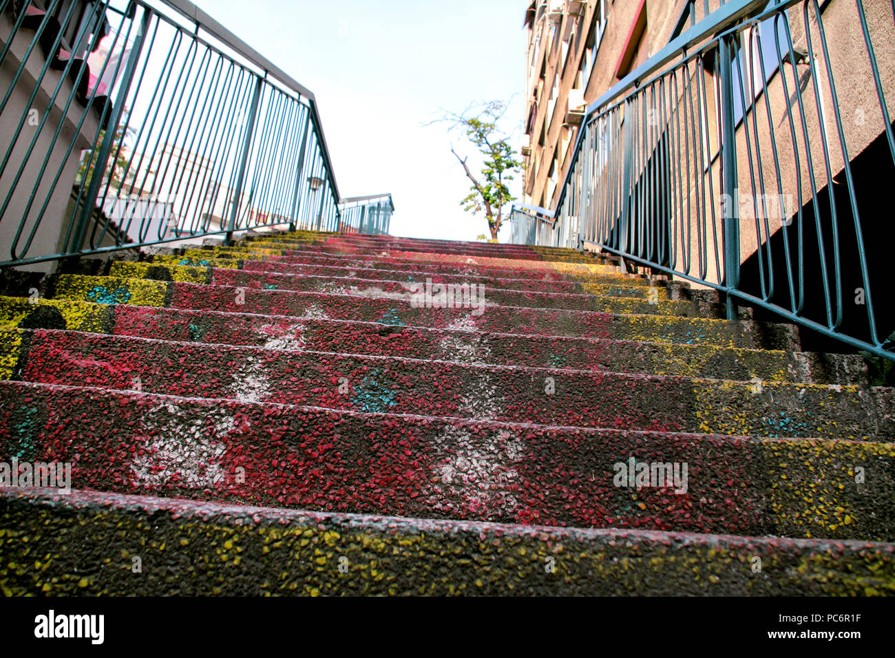 Calle escaleras urbanas y textura de fondo Foto de stock