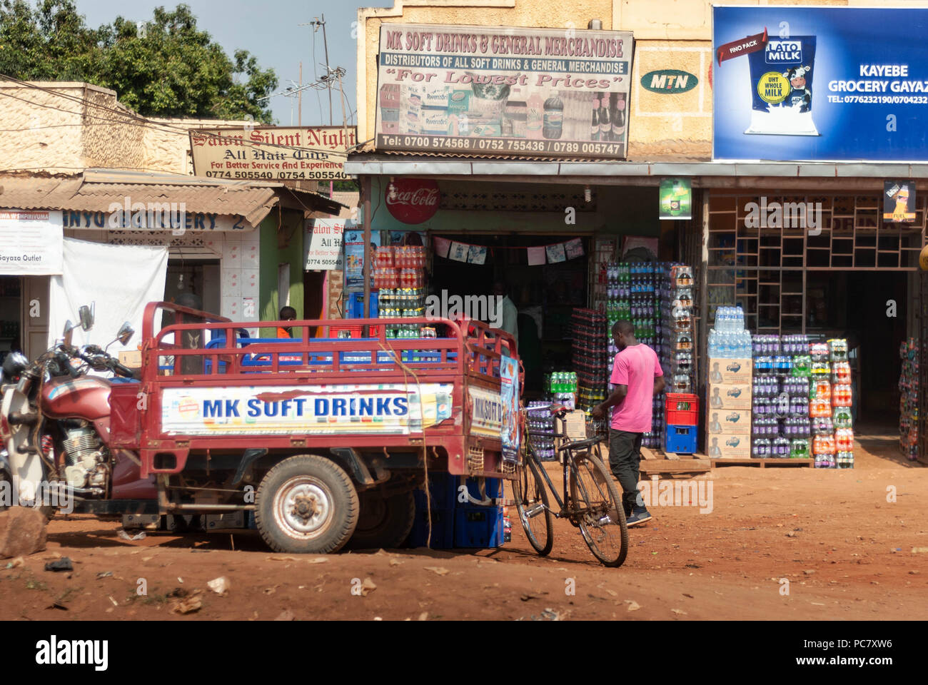 Streetscene, en Jinja, Uganda Foto de stock