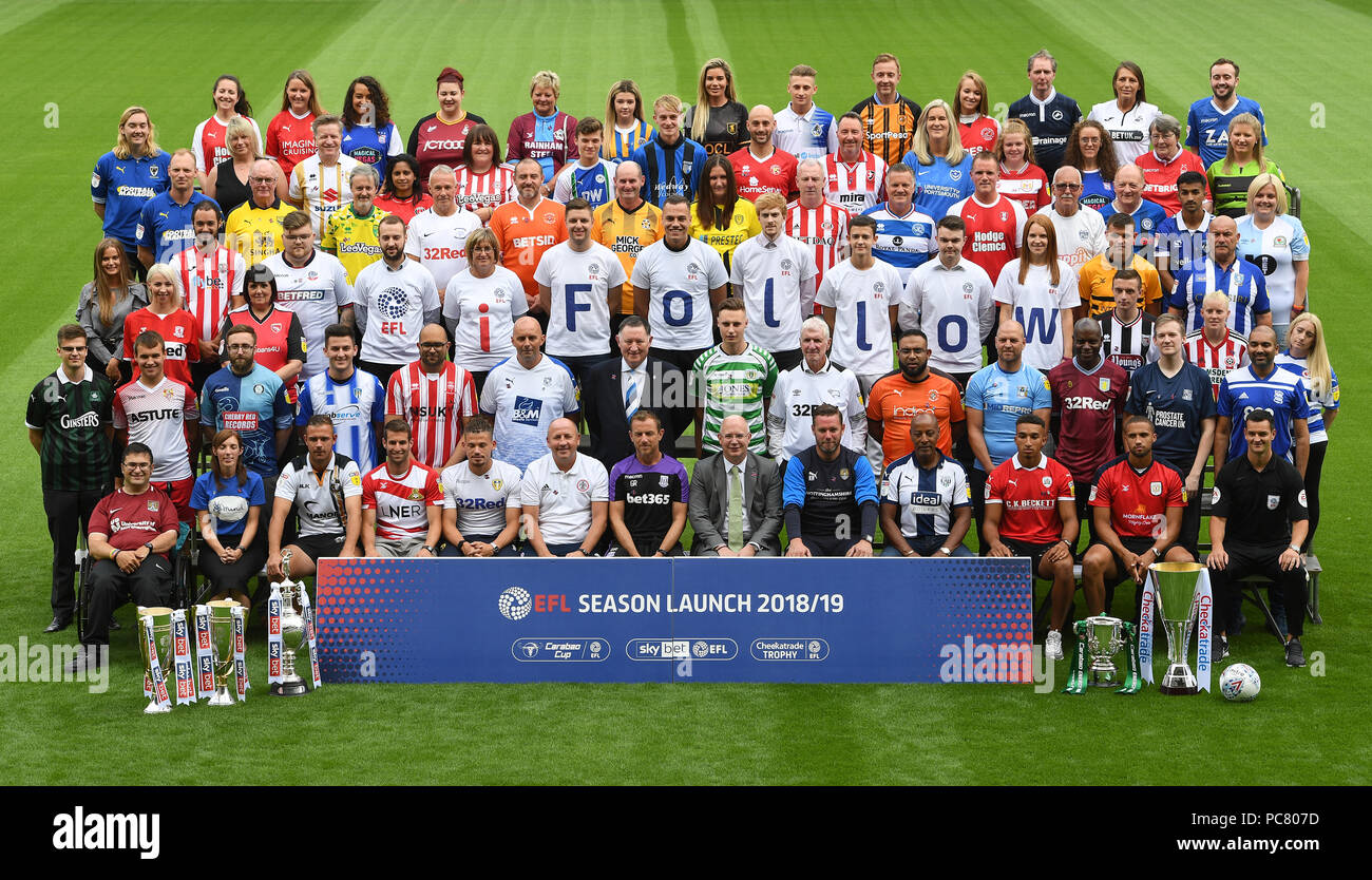 Representantes de los 72 clubes de la Liga de Fútbol Inglesa durante el evento de prensa de la EFL 2018/19 antes de la temporada en Meadow Lane, Nottingham. Foto de stock