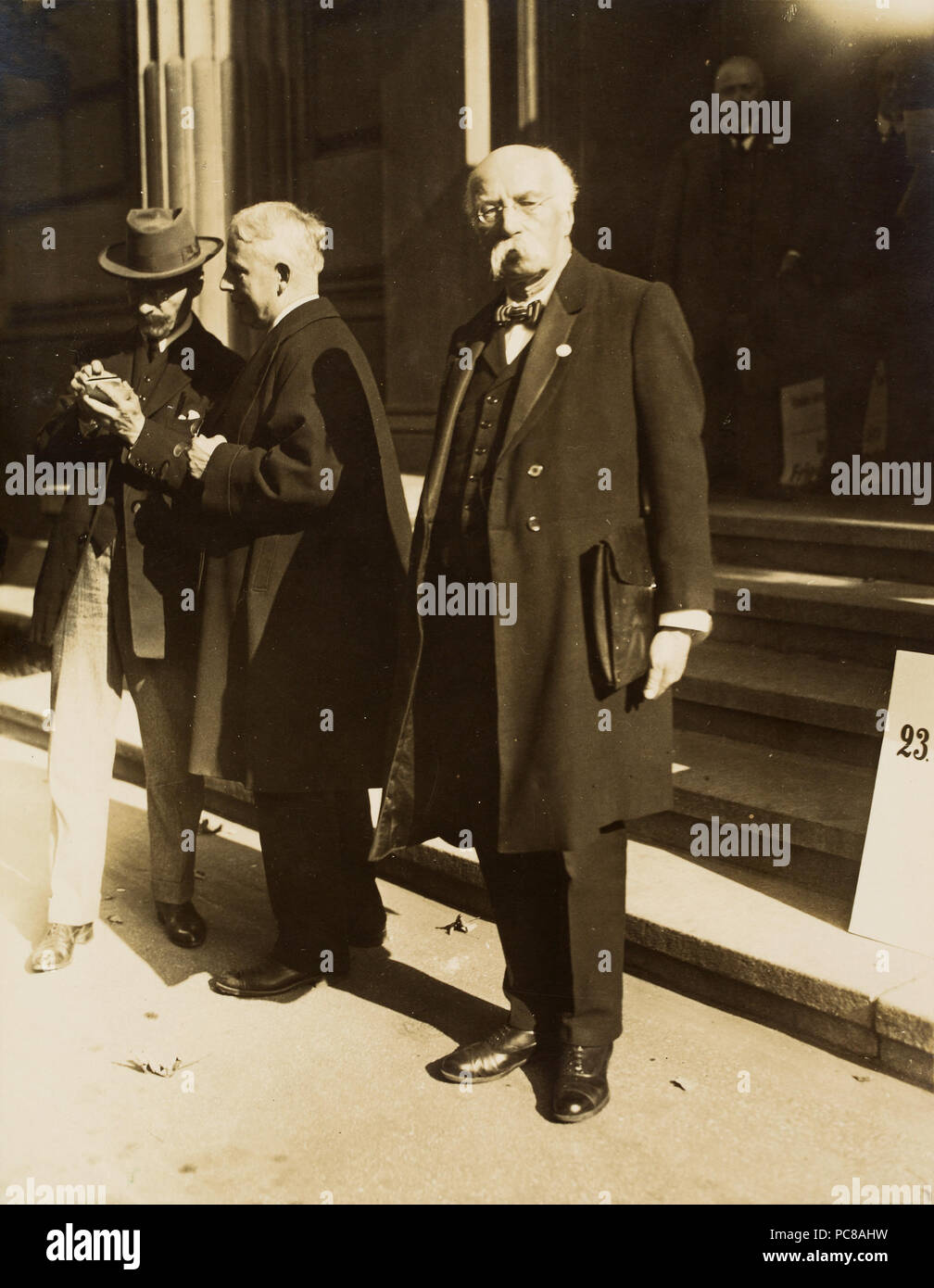 Henri la fontaine fotografías e imágenes de alta resolución - Alamy