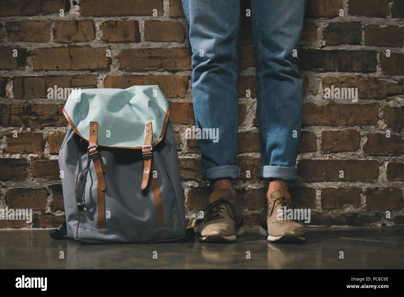 Bolsa de deporte y zapatillas de deporte Fotografía de stock - Alamy