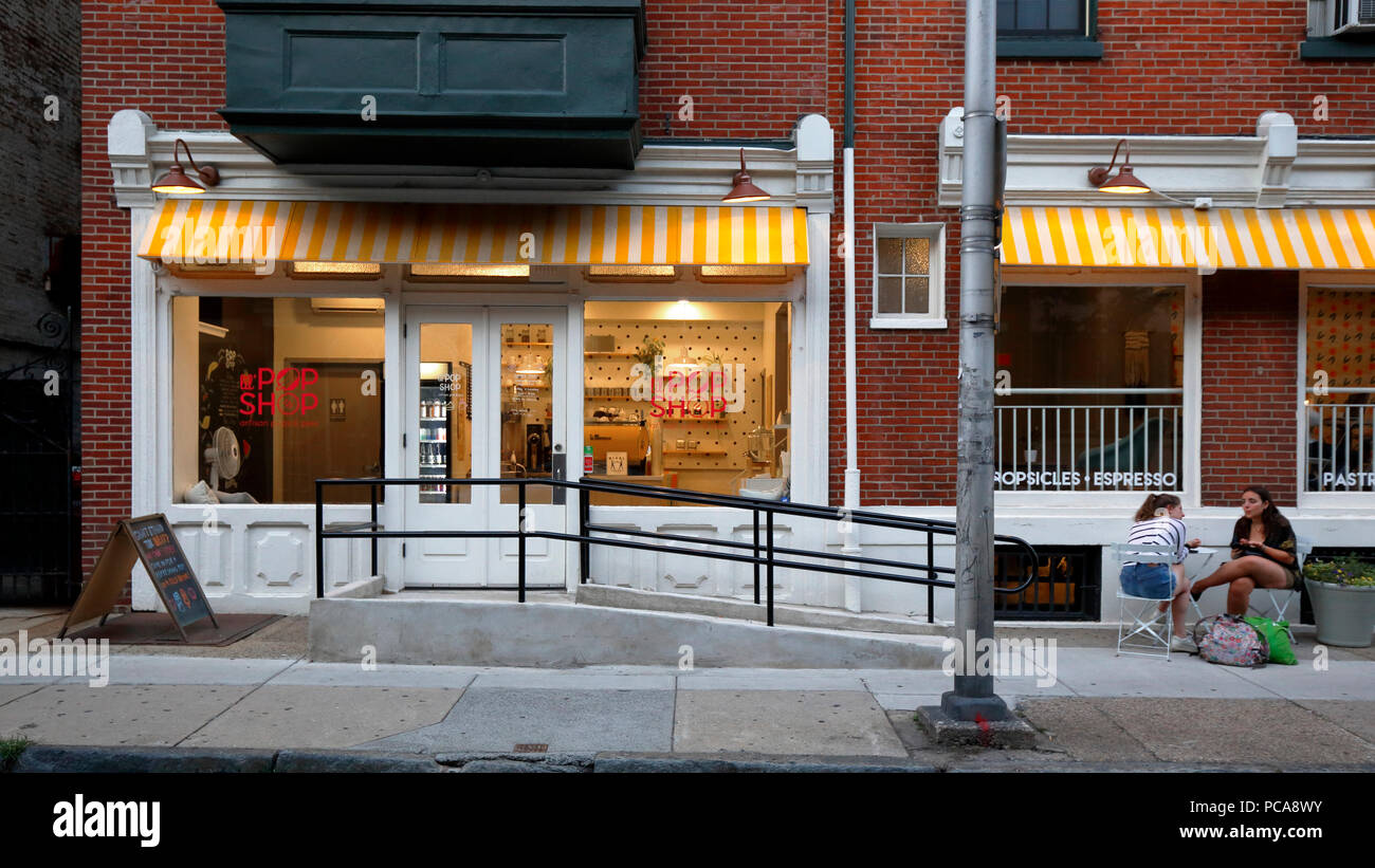 Lil' Pop Shop y café, 229 S 20th St, Philadelphia, PA. el exterior de una cafetería en el centro de la ciudad Foto de stock