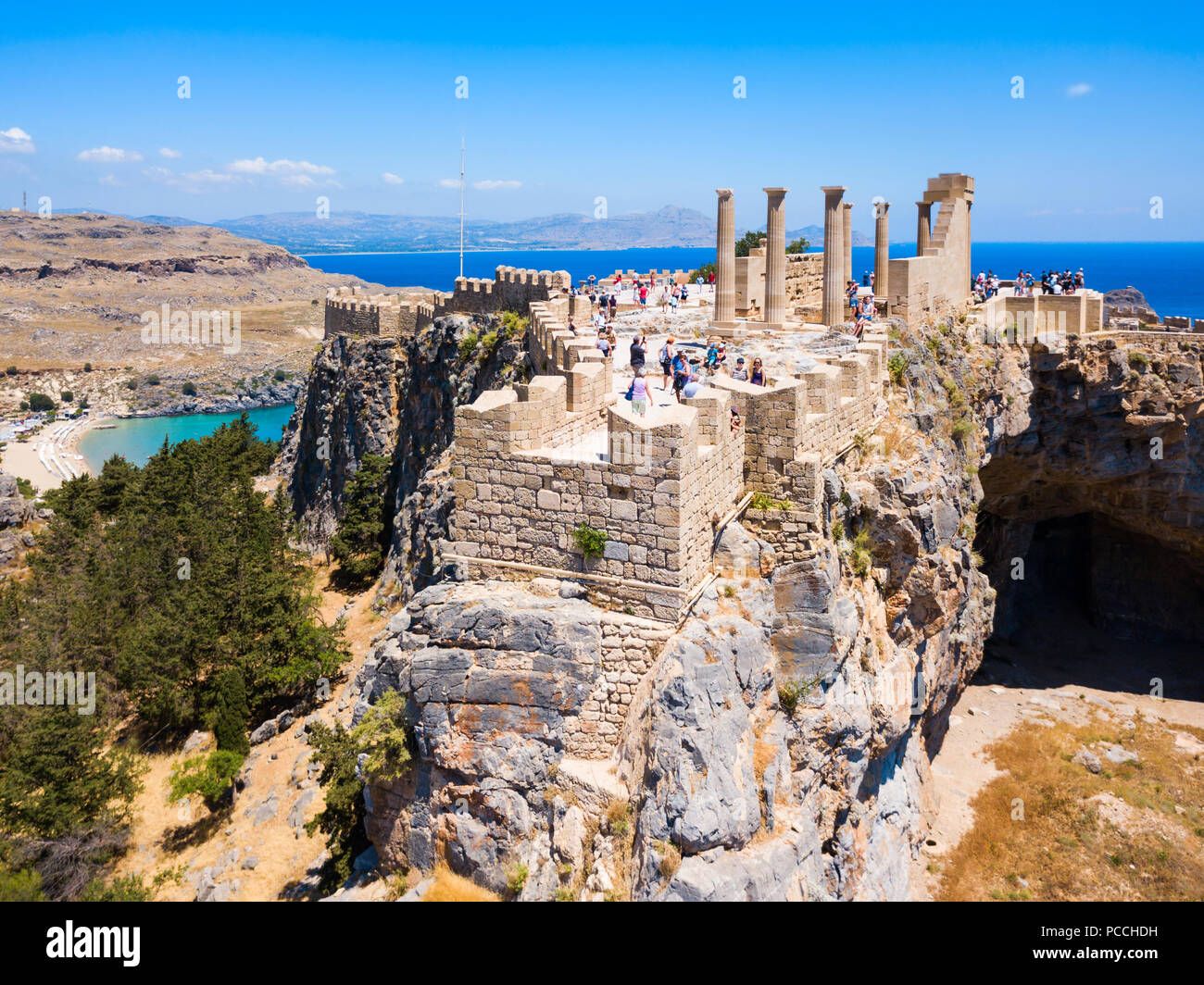 Saint Paul S Beach Y Vistas Panoramicas Aereas De La Acropolis De Lindos En La Isla De Rodas En Grecia Fotografia De Stock Alamy Saint Paul S Beach Y Vistas Panoramicas Aereas De La Acropolis De Lindos En La Isla De Rodas En Grecia Fotografia De Stock Alamy