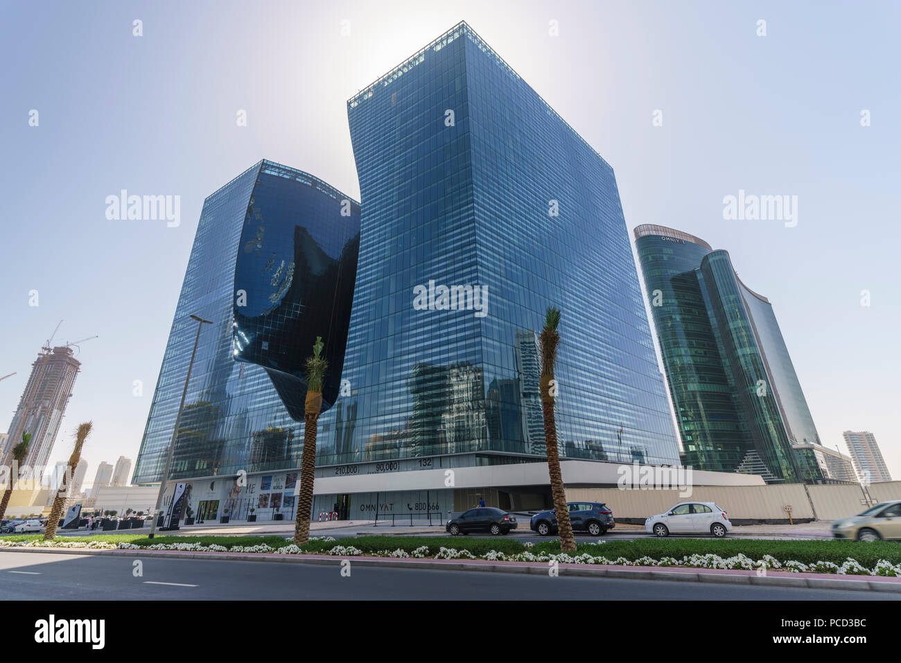 El Opus edificio diseñado por el arquitecto Zaha Hadid, Business Bay, Dubai, Emiratos Árabes Unidos, Oriente Medio Foto de stock