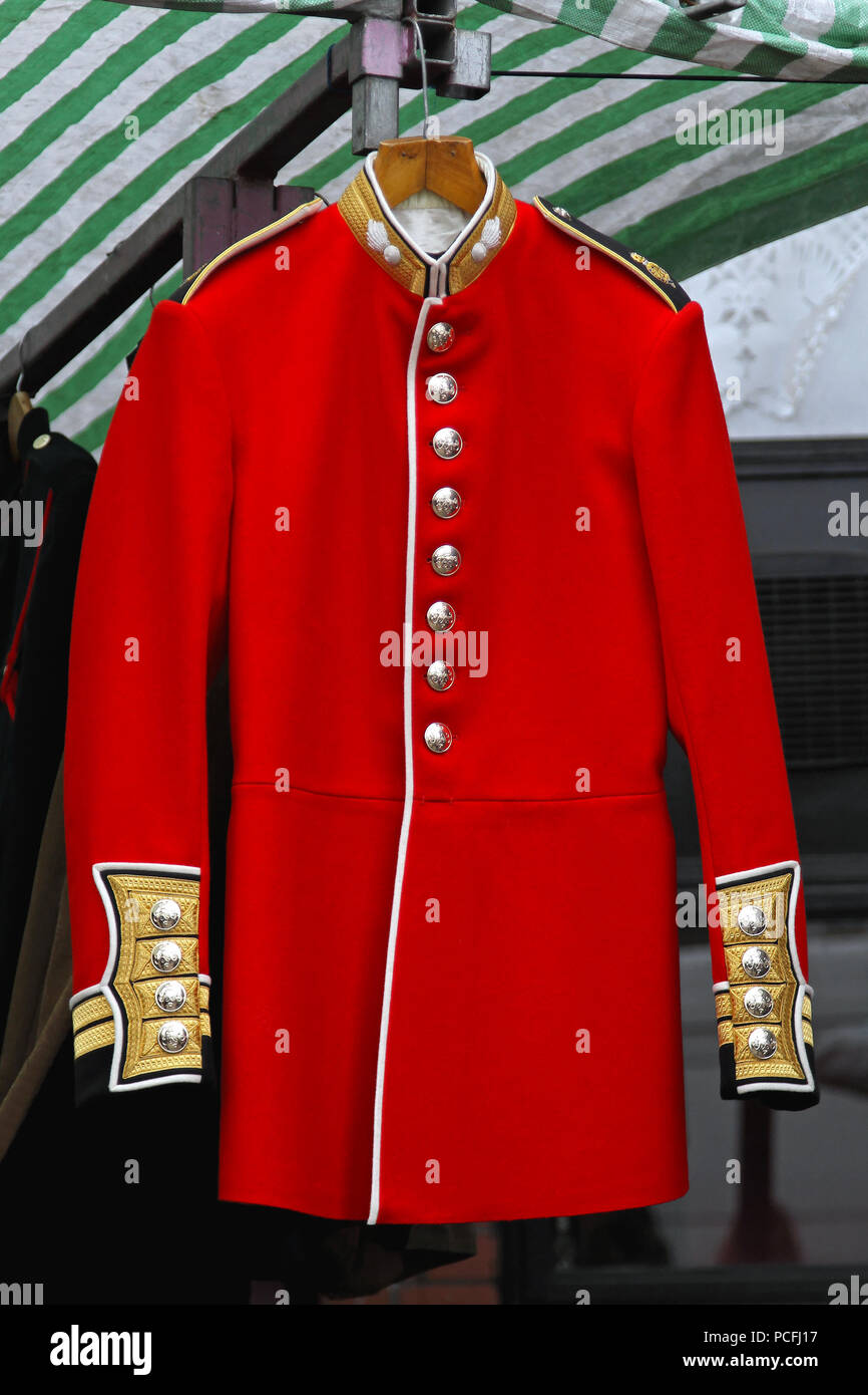 dos semanas A fondo Medicinal Chaqueta roja uniforme del antiguo ejército británico Fotografía de stock -  Alamy